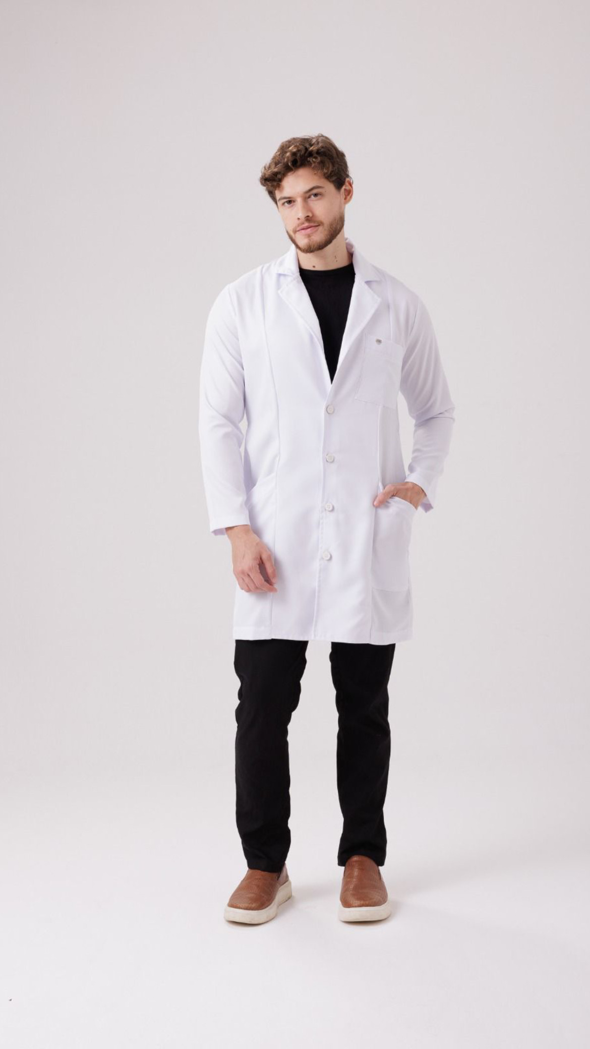 Jaleco clássico masculino branco com lapela e bolso no peito