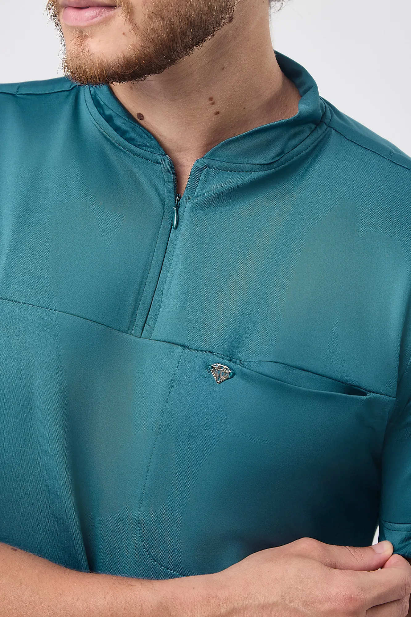 Scrub Performance masculino verde-petróleo com gola de zíper